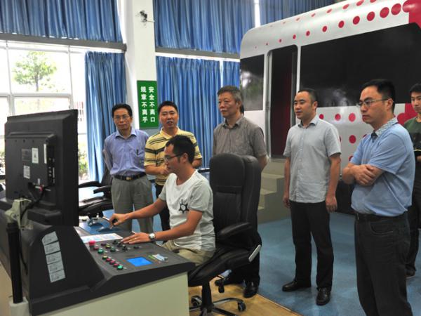 市教委邱可副主任一行莅临学院检查2015年开学工作情况