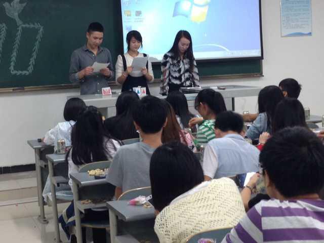 轨道运营管理1402班开展了 “抗战胜利70周年纪念”的主题班会&nbsp;&nbsp;