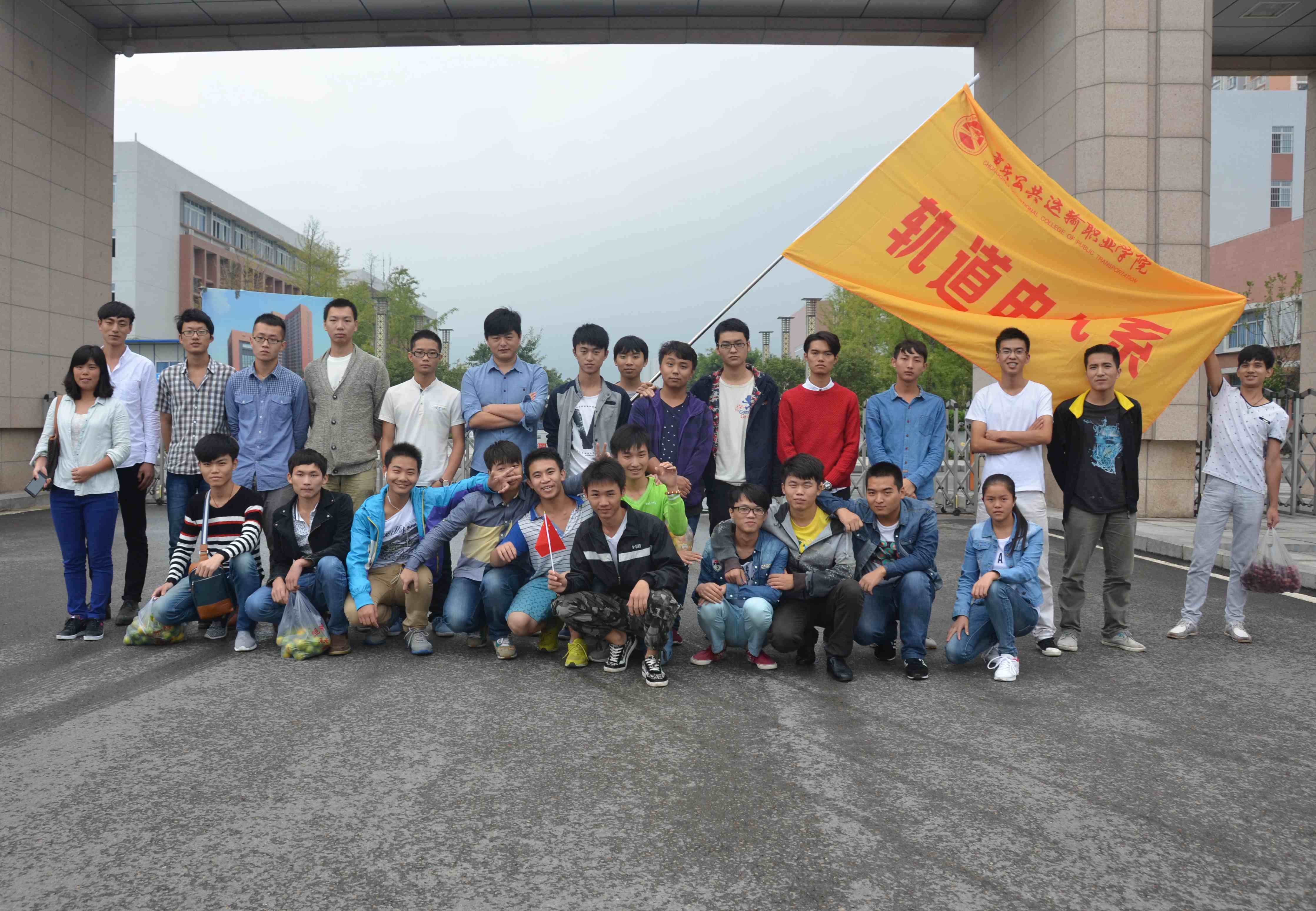 关爱老人，风雨无阻
