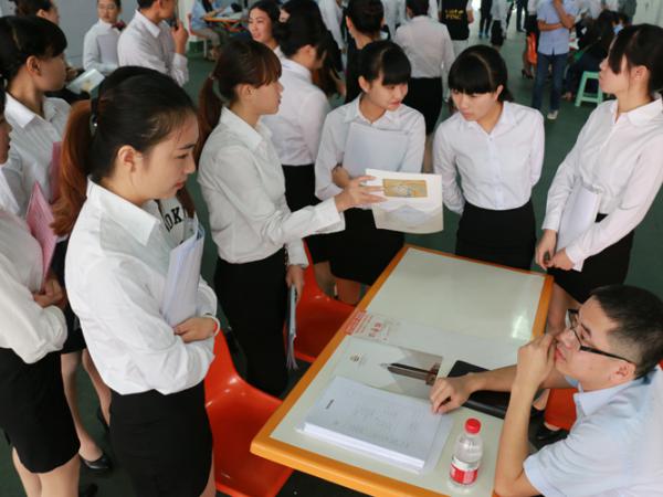 学院2016届毕业生双选会圆满举行