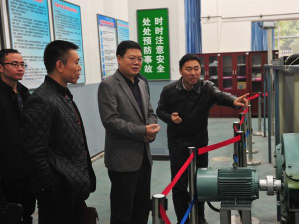 江津区交委刘荣刚一行莅临运输职院检查指导工作