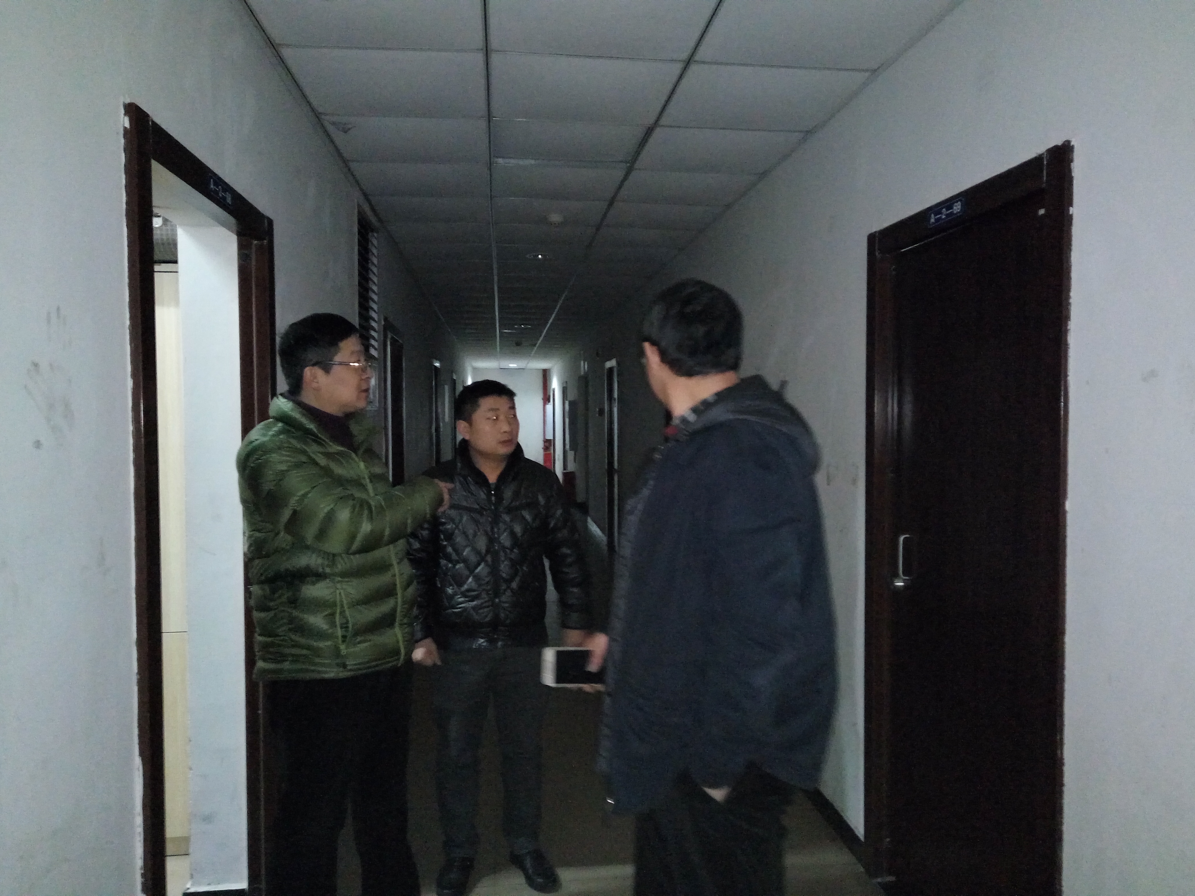 beat365英国官网网站"圣诞夜"学生宿舍安全检查