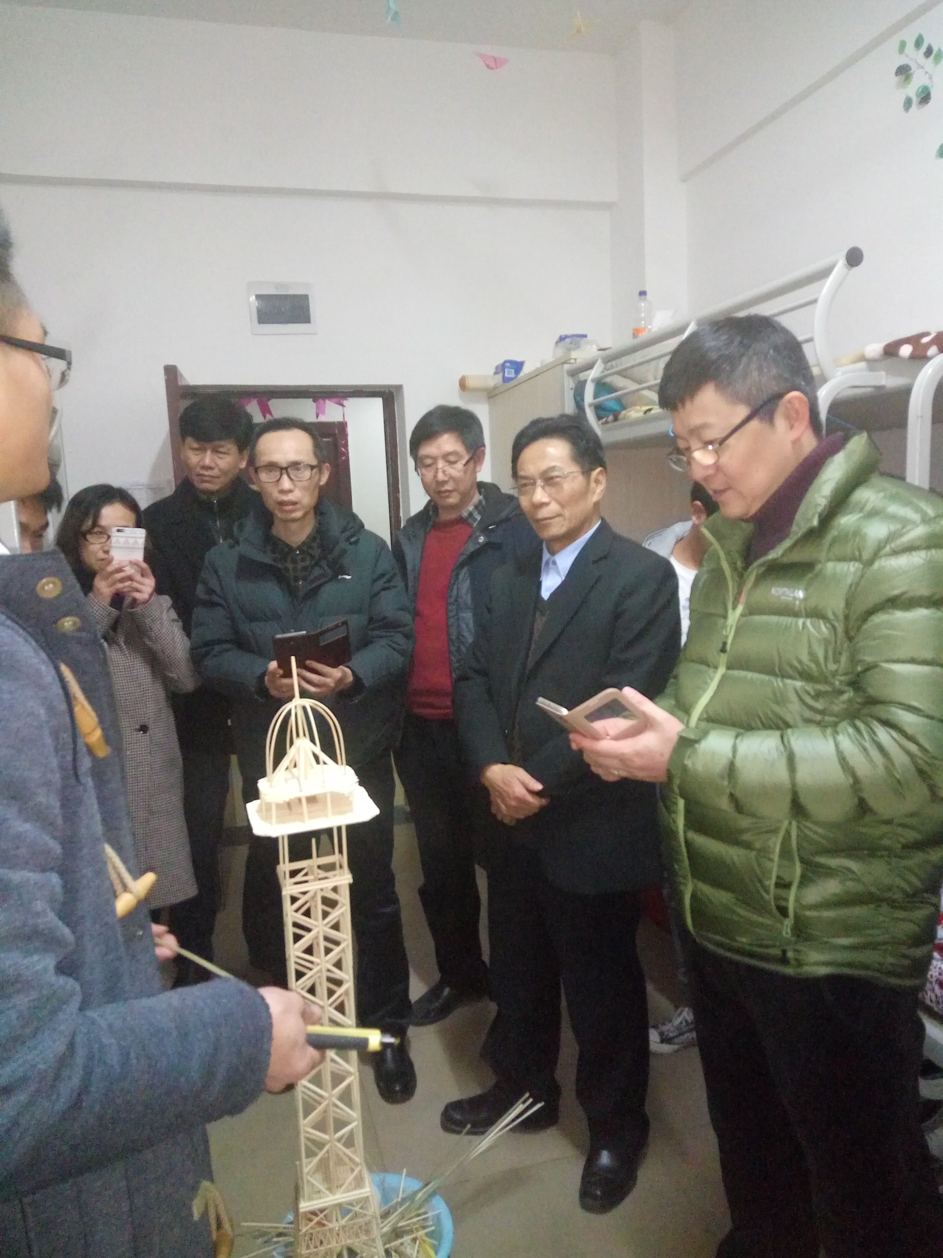 beat365英国官网网站圣诞夜宿舍安全检查