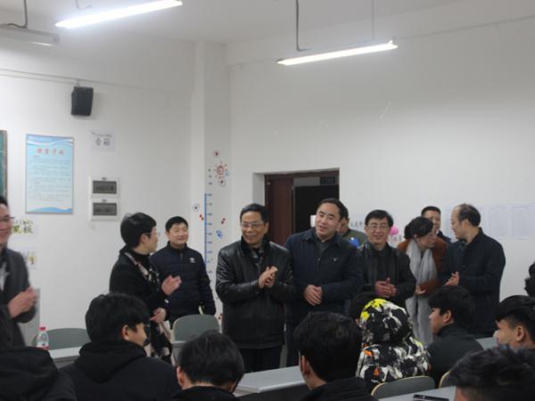 【迎新春，贺新年】——教委领导亲切慰问我院春节期间留校大学生