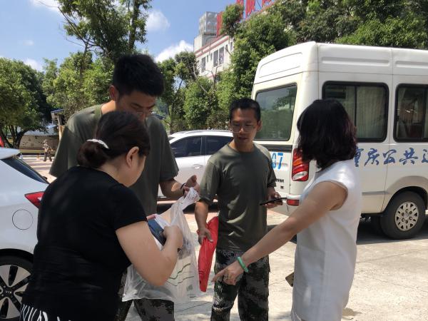 学院先白萍等领导到军训基地慰问带队教师
