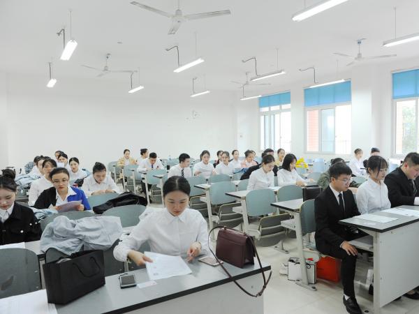 重庆轨道集团到beat365英国官网网站举行秋季校园专场招聘