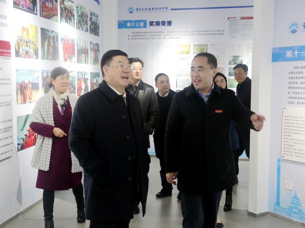 重庆交通开投集团党委书记、董事长李方宇带队调研beat365英国官网网站