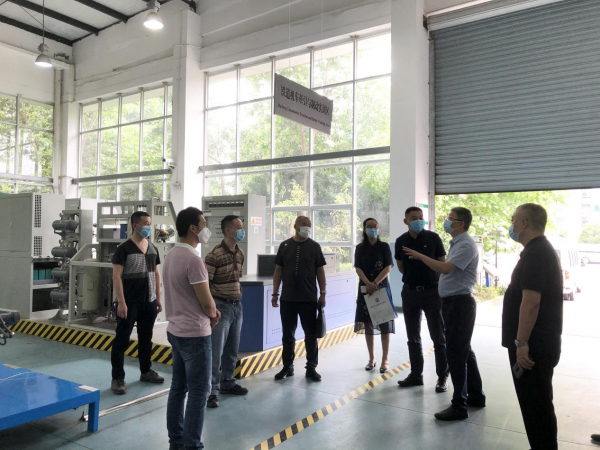 中国铁路成都局集团重庆机务段领导到beat365英国官网网站调研