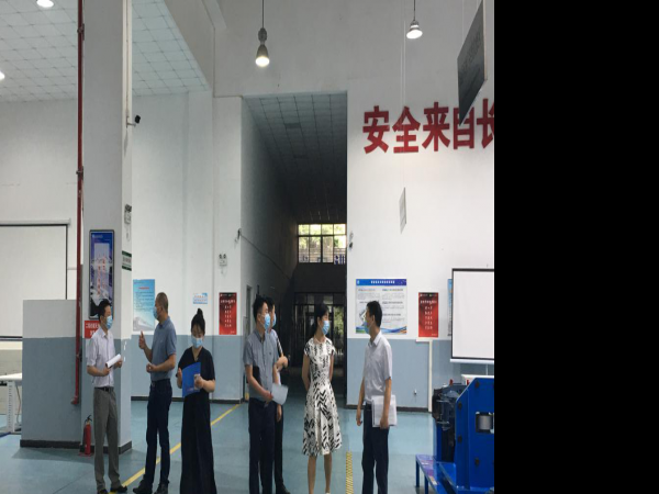 赵月望彭超等学院领导检查学生返校复课第一天教学情况