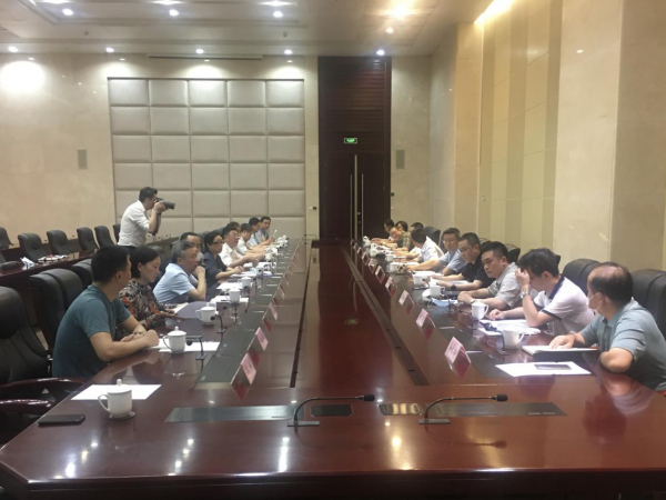 beat365英国官网网站与中国铁路成都局集团领导举行座谈交流 强调校企携手推动成渝双城经济圈城市交通互联互通