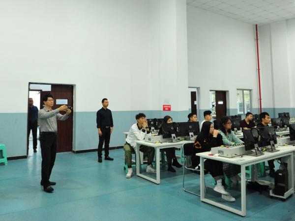 市交通局宣传中心刘正林部长到beat365英国官网网站调研指导宣传报道工作