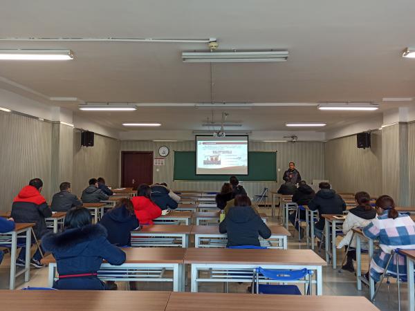  学校纪委杨睿书记到捷尚培训学校宣讲党的十九届五中全会精神