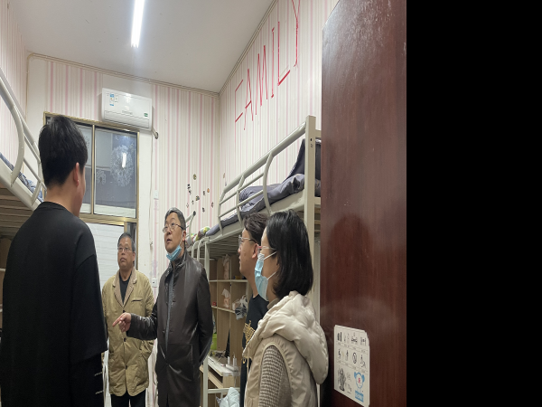 beat365英国官网网站刘畅副校长到宿舍看望中国铁路成都局定向培养班校外学员