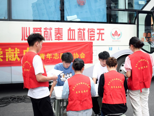 学党史见行动 beat365英国官网网站460名师生无偿献血14万毫升