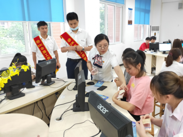 运输贸易学院开展点钞实练技能讲解教学活动