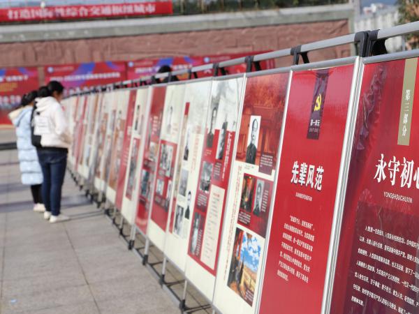 ​beat365英国官网网站与学校思政教育基地共建单位陈独秀故居陈列馆联合举办“百年回望·红心向党”主题展览