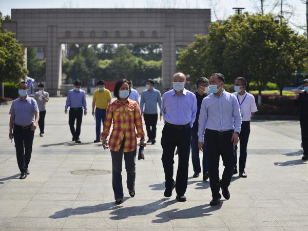 交通开投集团党纪委书记、监察专员张凯率队到学校督查疫情防控工作