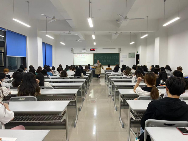 公共管理学院以主题班会形式开展“五一”安全教育