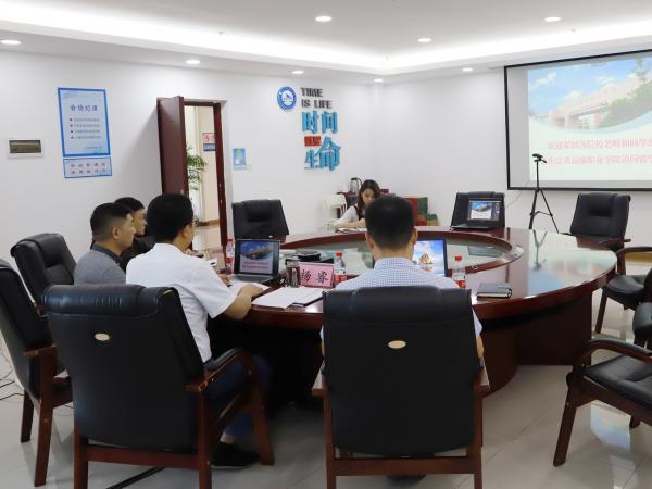 beat365英国官网网站在泰国普吉孔院举办的“中文+职业教育”培训会上做专题宣介