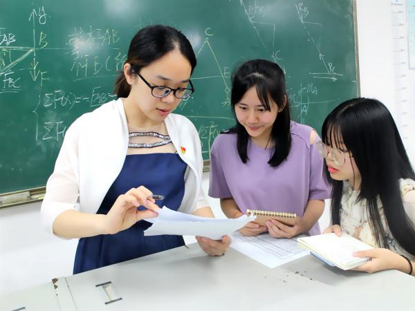 身边榜样⑮ | 温阳阳：努力做学生的知心朋友