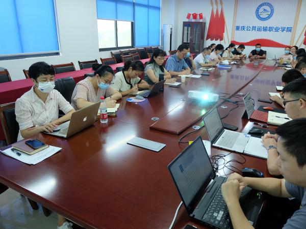 智能装备学院聚焦成果导向教学举办优秀教师经验分享交流活动