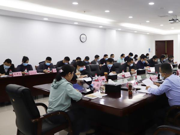 学校举行党委中心组2022年第八次学习（扩大）会 传达学习贯彻党的二十大精神