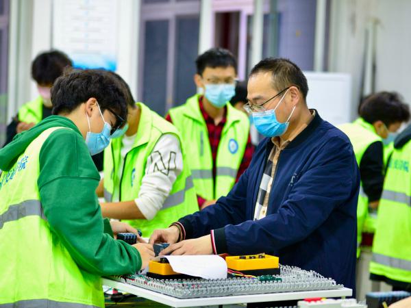 轨道交通学院金钊团队：组建兴趣小组让同学静心学习