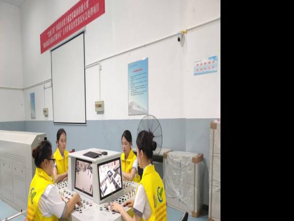 学校两名优秀学子获评2021—2022 年度重庆市青年岗位能手