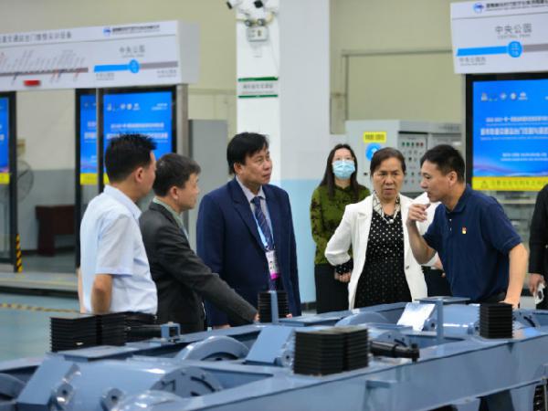 学校与澜湄产教（重庆）商务服务有限公司签订校企合作框架协议