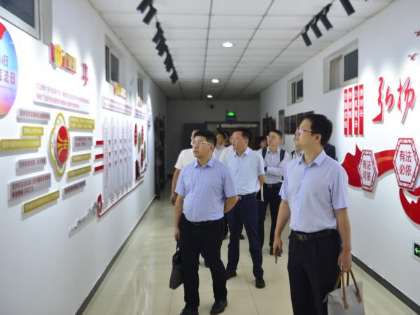 beat365官网被命名为重庆市首批“新时代依法治校示范校”