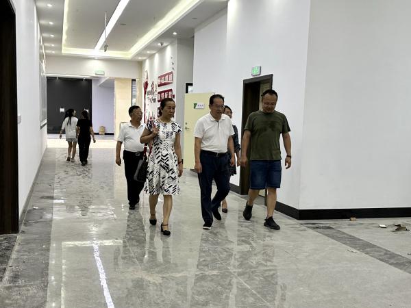 江津区人民政府一级巡视员熊伟率队到beat365官网德感产教融合中心检查督导开学准备工作