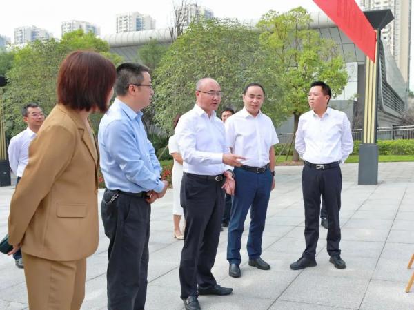 重庆交通开投集团党委书记石继东调研beat365官网改革发展工作