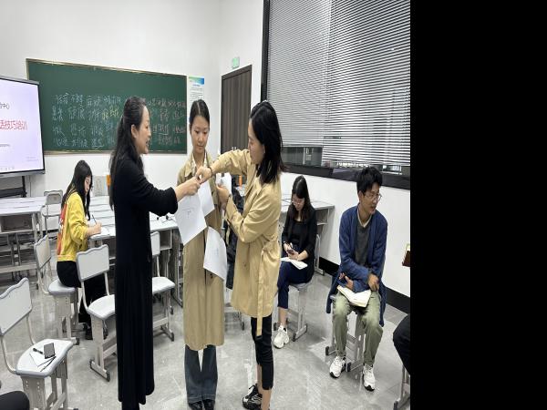 学生处在德感产教融合中心举行辅导员谈心谈话技能培训