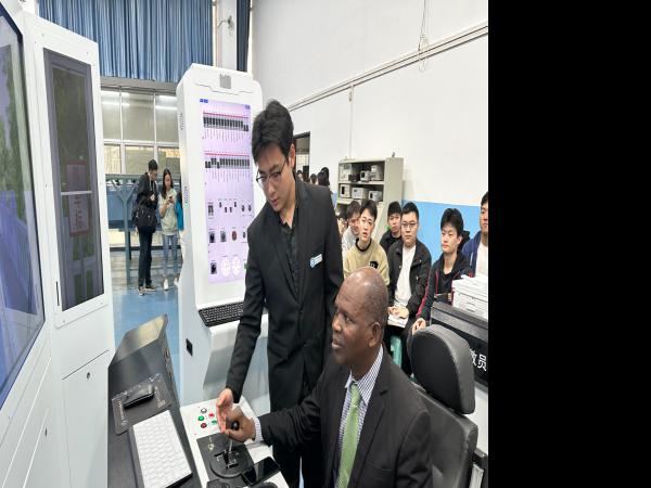 贝宁留华协会会长穆穆尼到访beat365英国官网网站