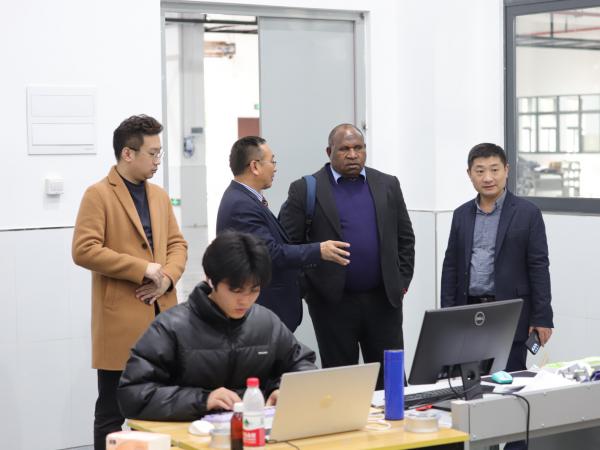 巴布亚新几内亚科技大学常务副校长卡奥·婕拉到beat365官网访问交流