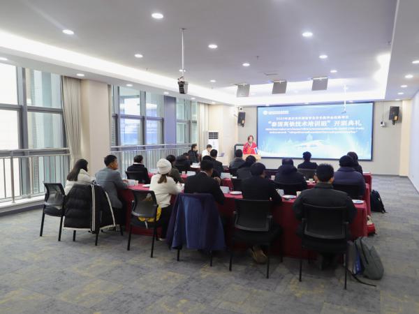 2023年泰国高铁技术培训班在beat365官网科学城主校区开班