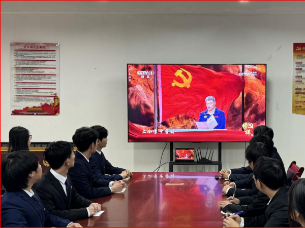 beat365官网组织党员师生在线观看《榜样8》专题节目