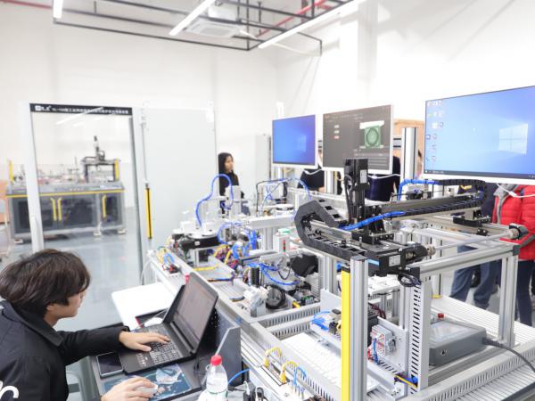 智能装备学院在全市职业院校技能大赛装备制造类技能竞赛中获二等奖1项、三等奖8项