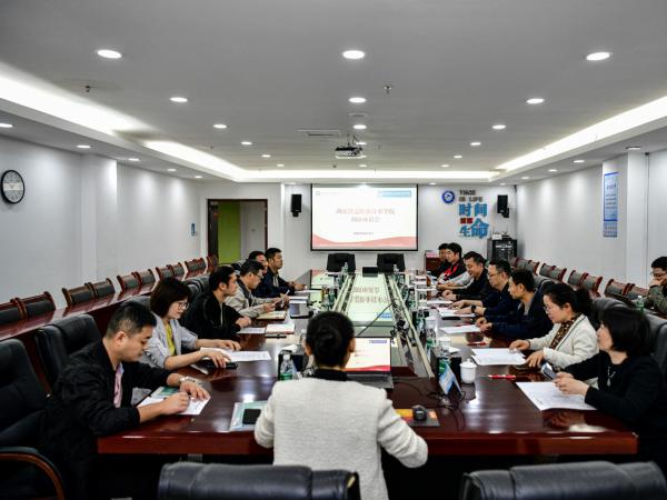 湖南铁道职业技术学院副校长唐伟奇率队到beat365官网调研