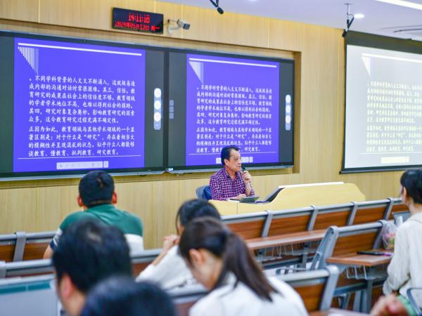 学校举办教研课题申报专题讲座