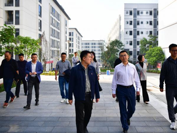 学校董事长刘林带队到新校区检查督导教学运行和二期扩建项目建设交付情况