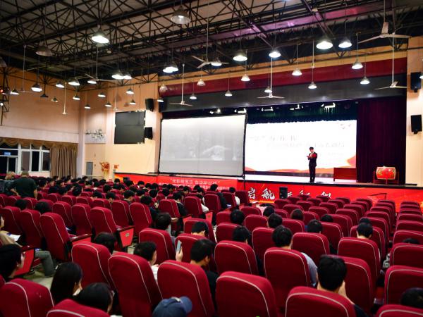 学校举办“爱国主义电影进校园”放映活动