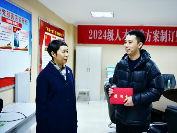 重庆交通开投集团党委委员、财务总监冷湘带队到beat365官网走访慰问专业技术人才