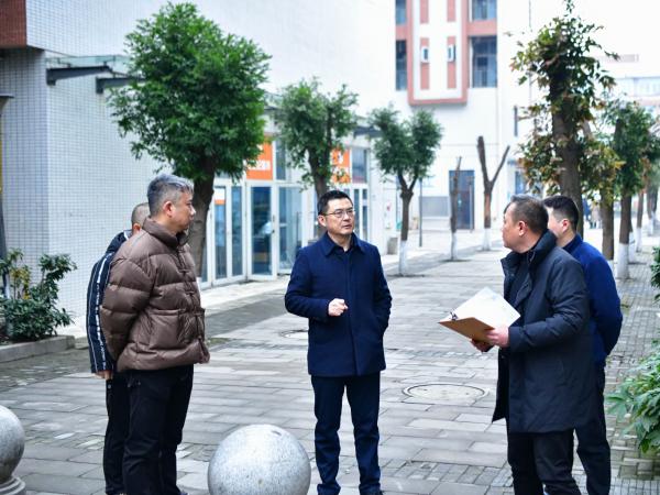 学校董事长刘林带队检查督导节前校园安全工作