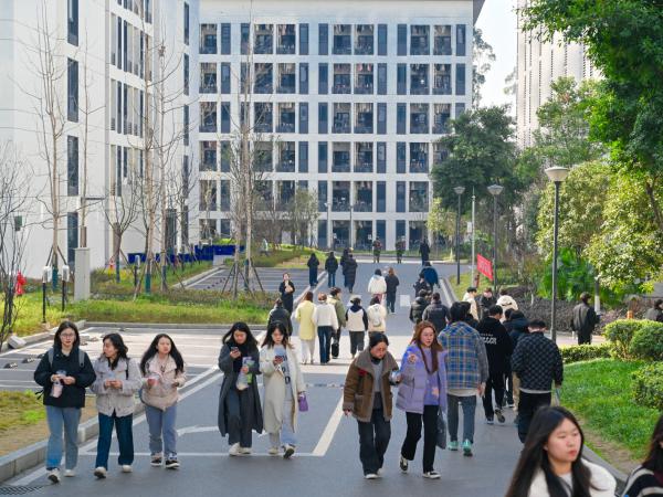开学行课首周教学秩序井然