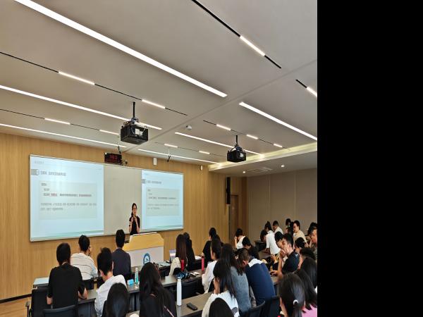 学校举办教职工心理健康专题讲座