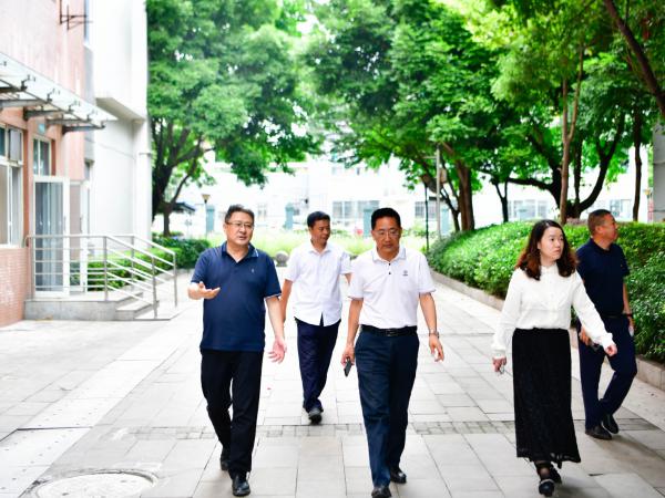 学校党委书记白凯带队开展节前安全检查