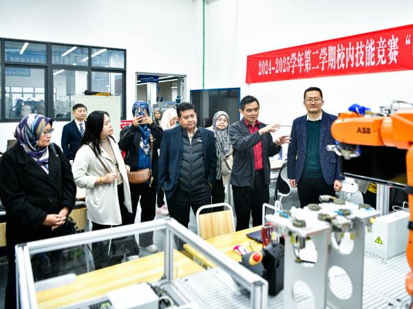 马来西亚苏丹阿兹兰沙理工学院客人到beat365官网访问交流