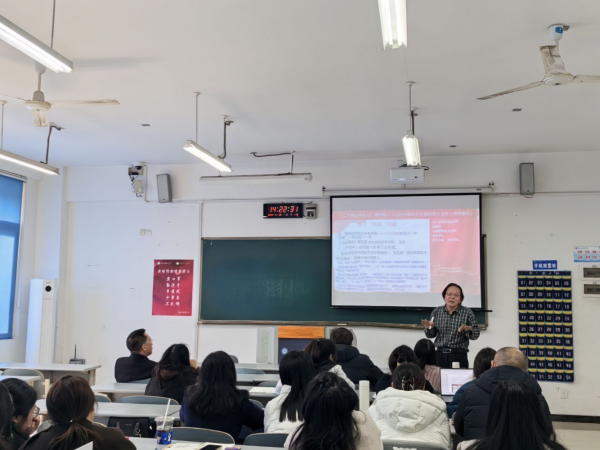 马克思主义学院举行集体备课会